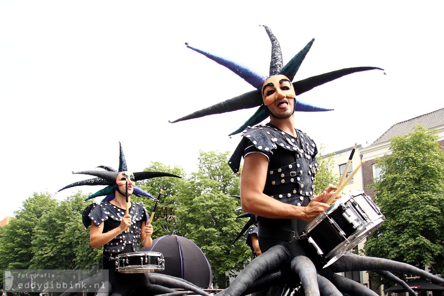 2014-07-13 Maduixa Teatre - Tam Tam (Deventer Op Stelten) 004